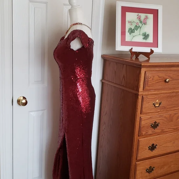 B Smart Dark Red Sequin Mermaid Gown - EUC - Picture 4 of 7